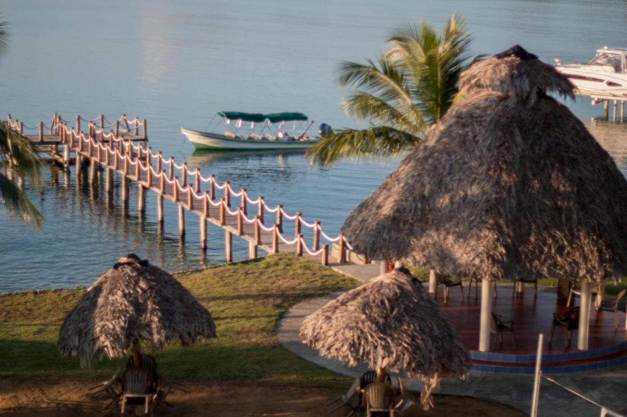 Playa Tortuga Hotel And Beach Resort Бокас дел Торо Екстериор снимка